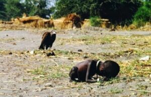 Kevin Carter, ,,Sęp i mała dziewczynka